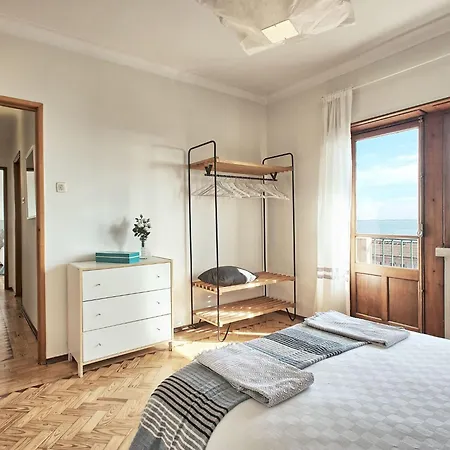 Fuer 17 Personen Und 1 Kind In By Interhome Appartement Lisboa